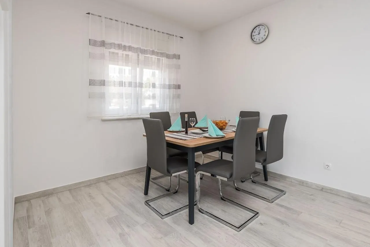Apartments Bircic Vir