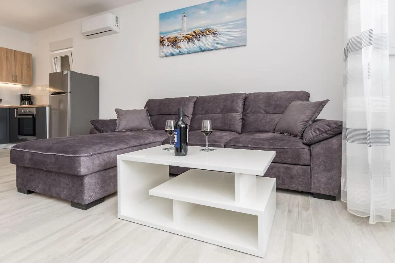 Apartments Bircic Vir 0*,